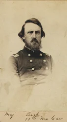 Borstbeeldportret van een man in uniform